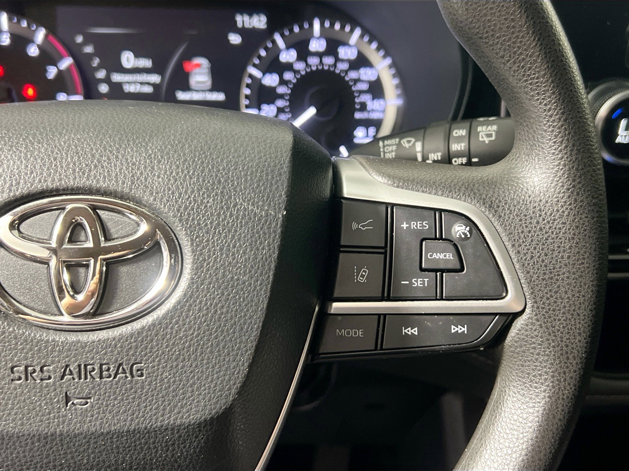 Used 2023 Toyota Highlander L FWD image 19
