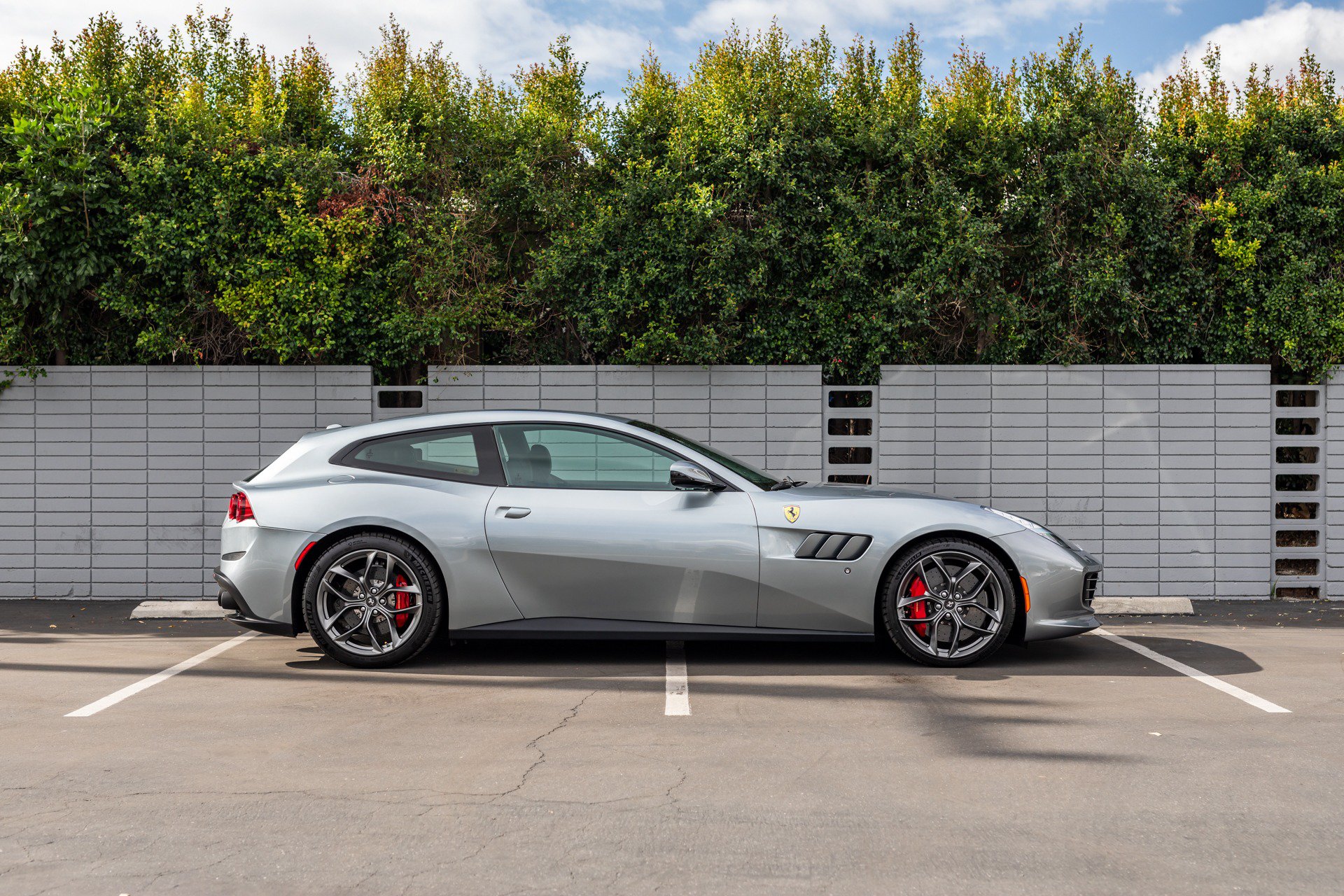 Used 2018 Ferrari GTC4Lusso T RWD image 8