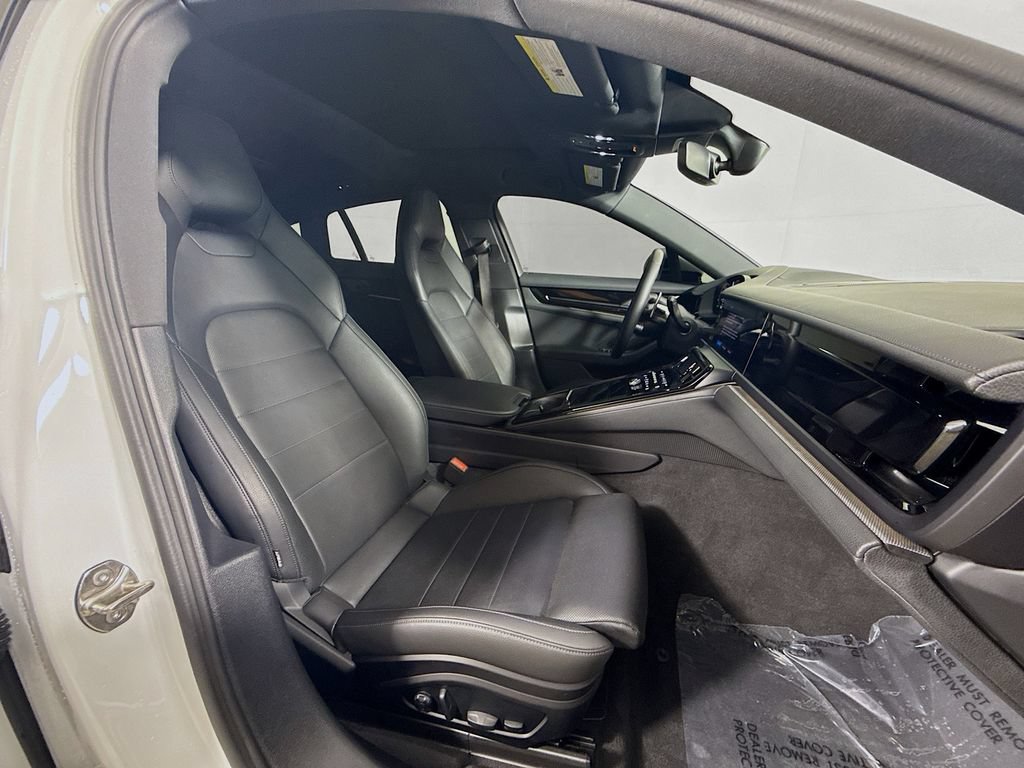 Used 2024 Porsche Panamera RWD image 30