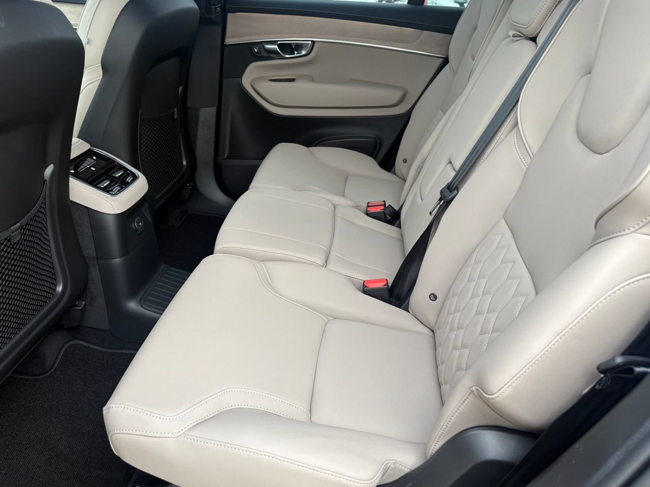 New 2026 Volvo XC90 T8 Plus w/ Protection Package Premier AWD/4WD image 22