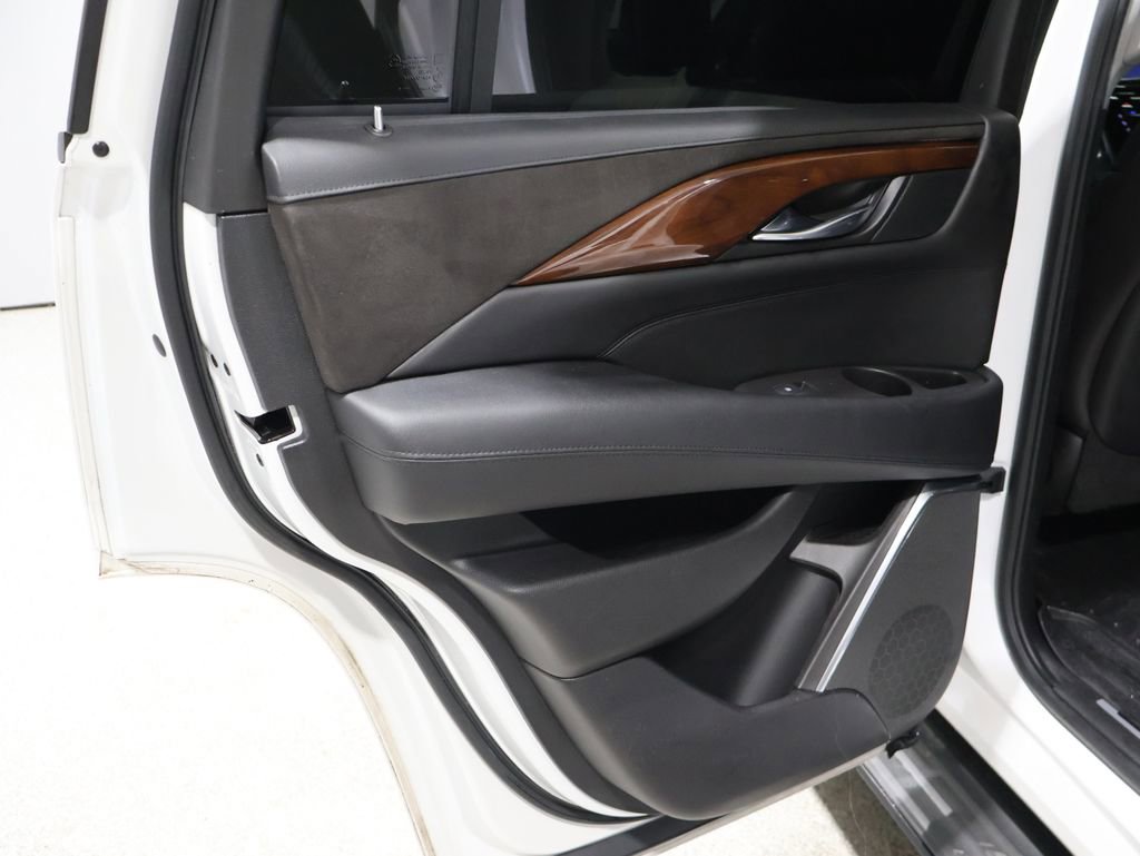 Used 2016 Cadillac Escalade Luxury image 22