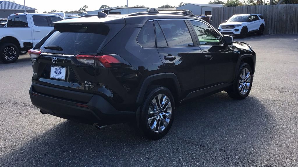 Used 2022 Toyota RAV4 XLE Premium image 5