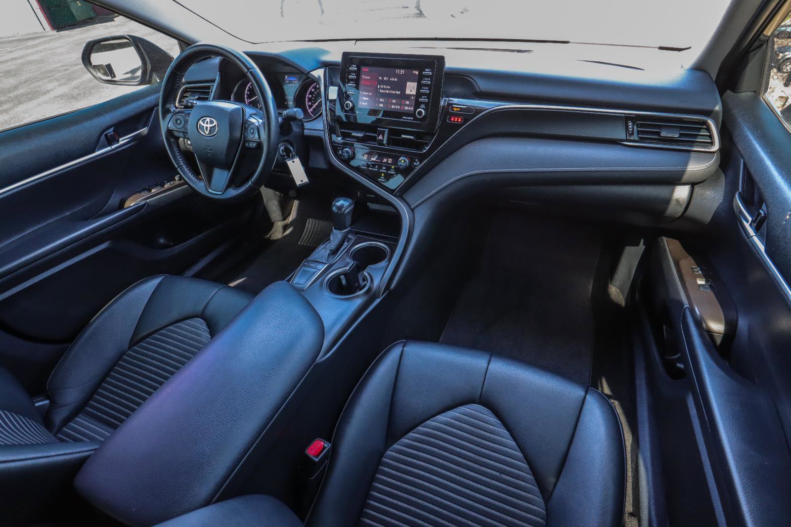 Used 2022 Toyota Camry SE FWD image 29