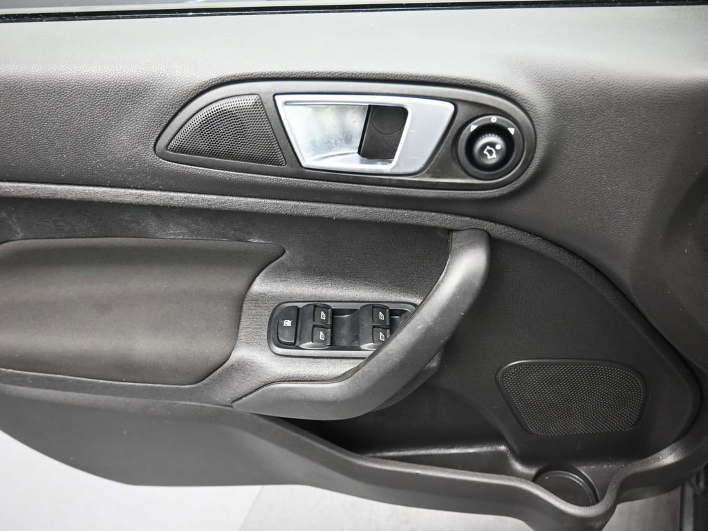 Used 2016 Ford Fiesta SE image 10