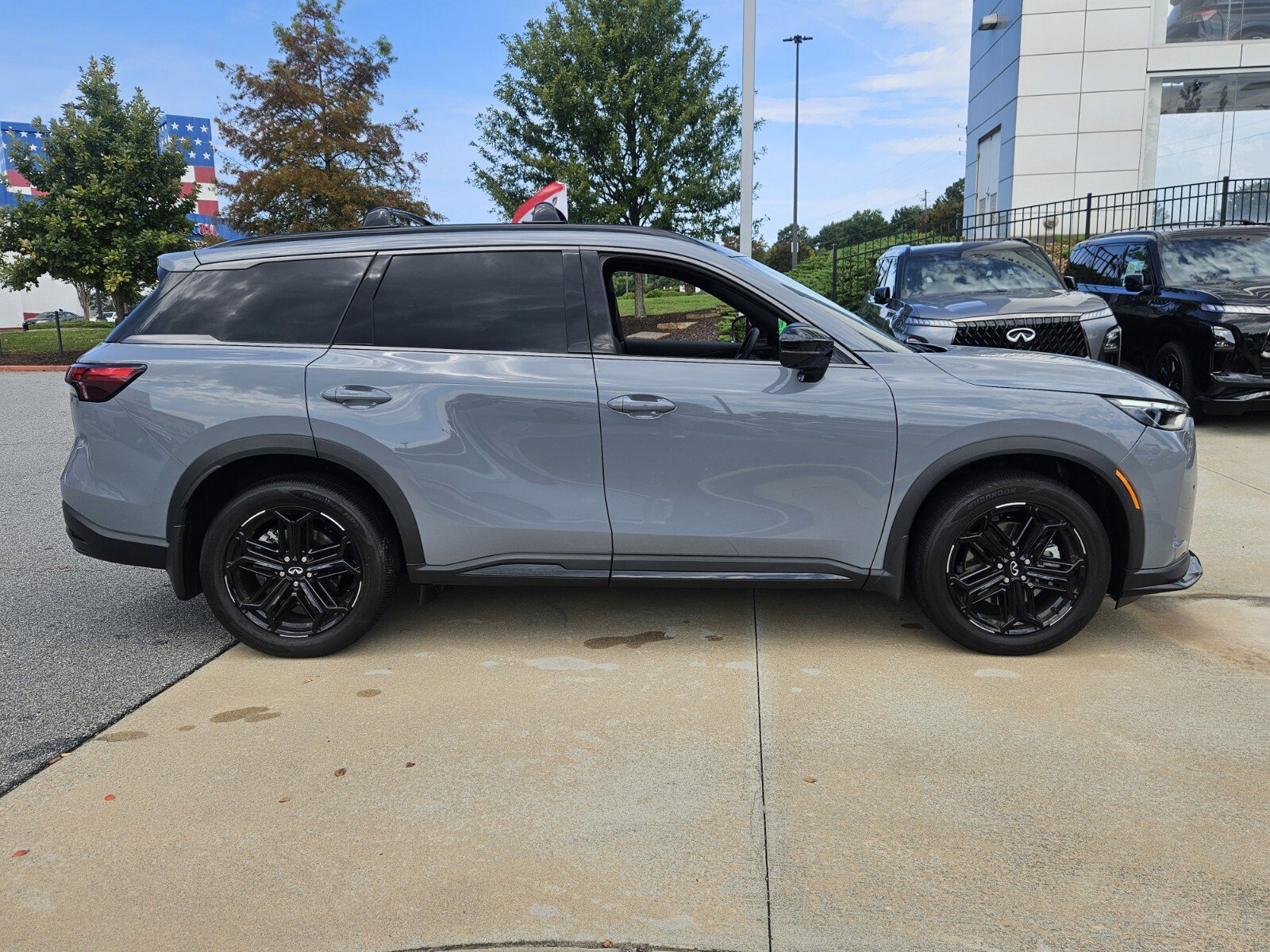Certified 2026 INFINITI QX60 Sport w/ Dark Cargo Package AWD/4WD image 5