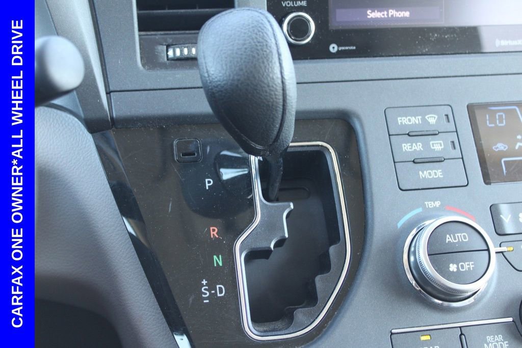 Used 2018 Toyota Sienna LE image 37