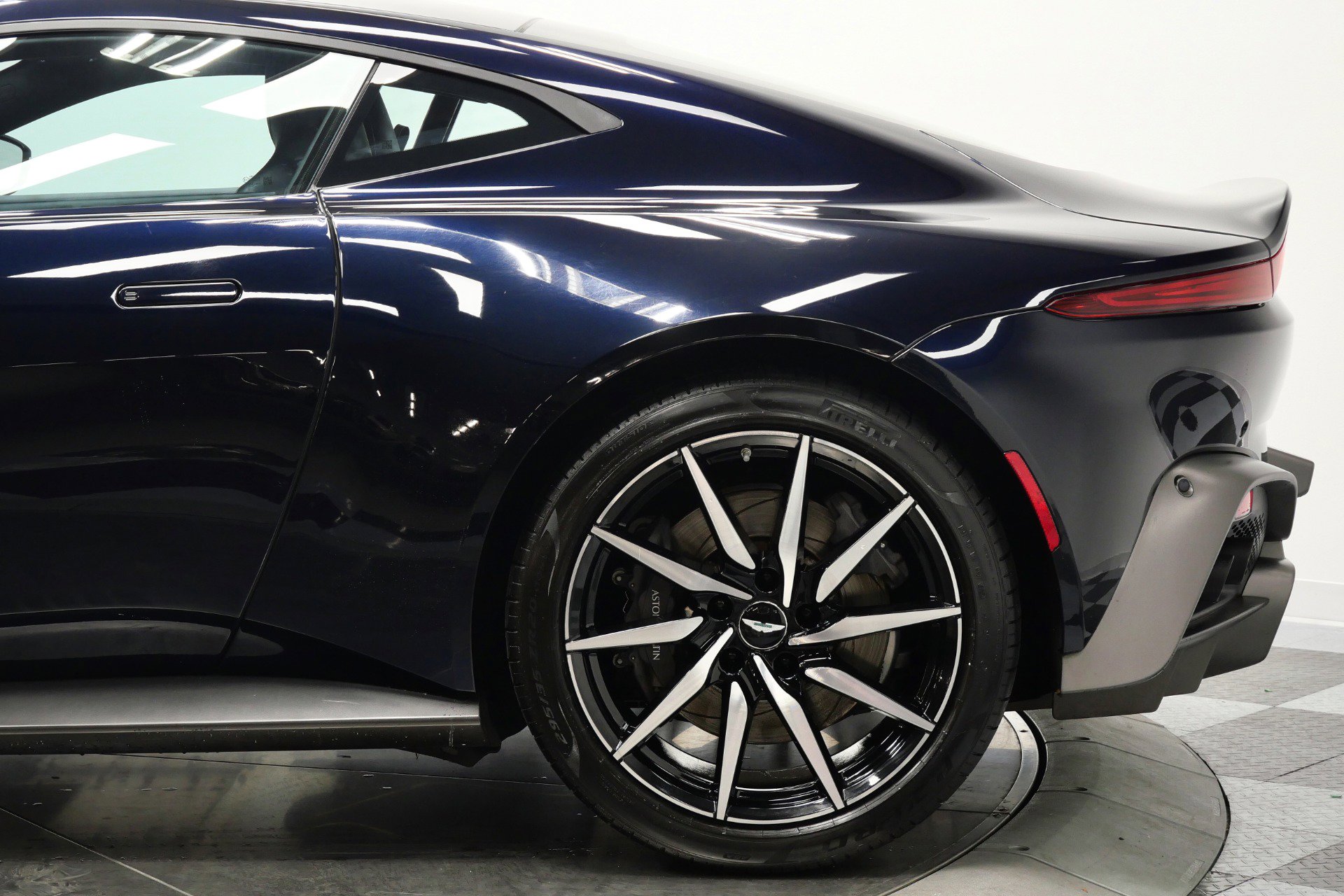 Used 2020 Aston Martin V8 Vantage -Twin Turbo V8, Comfort Collec image 33