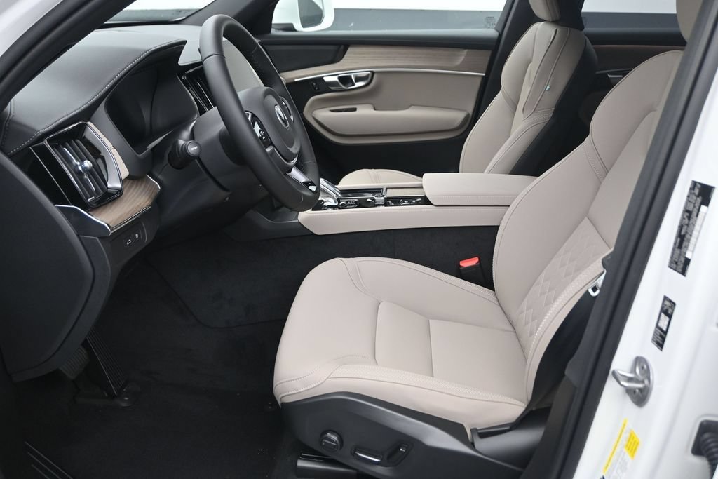 New 2026 Volvo XC90 T8 Plus w/ Protection Package Premier AWD/4WD image 11