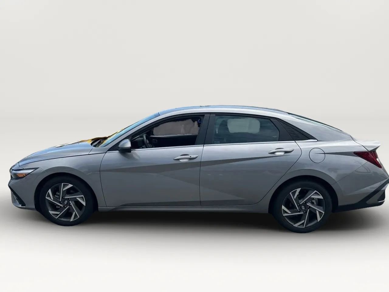 Used 2025 Hyundai Elantra SEL image 3