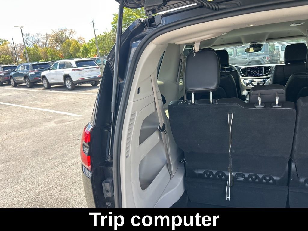 Certified 2023 Chrysler Pacifica Touring-L image 29