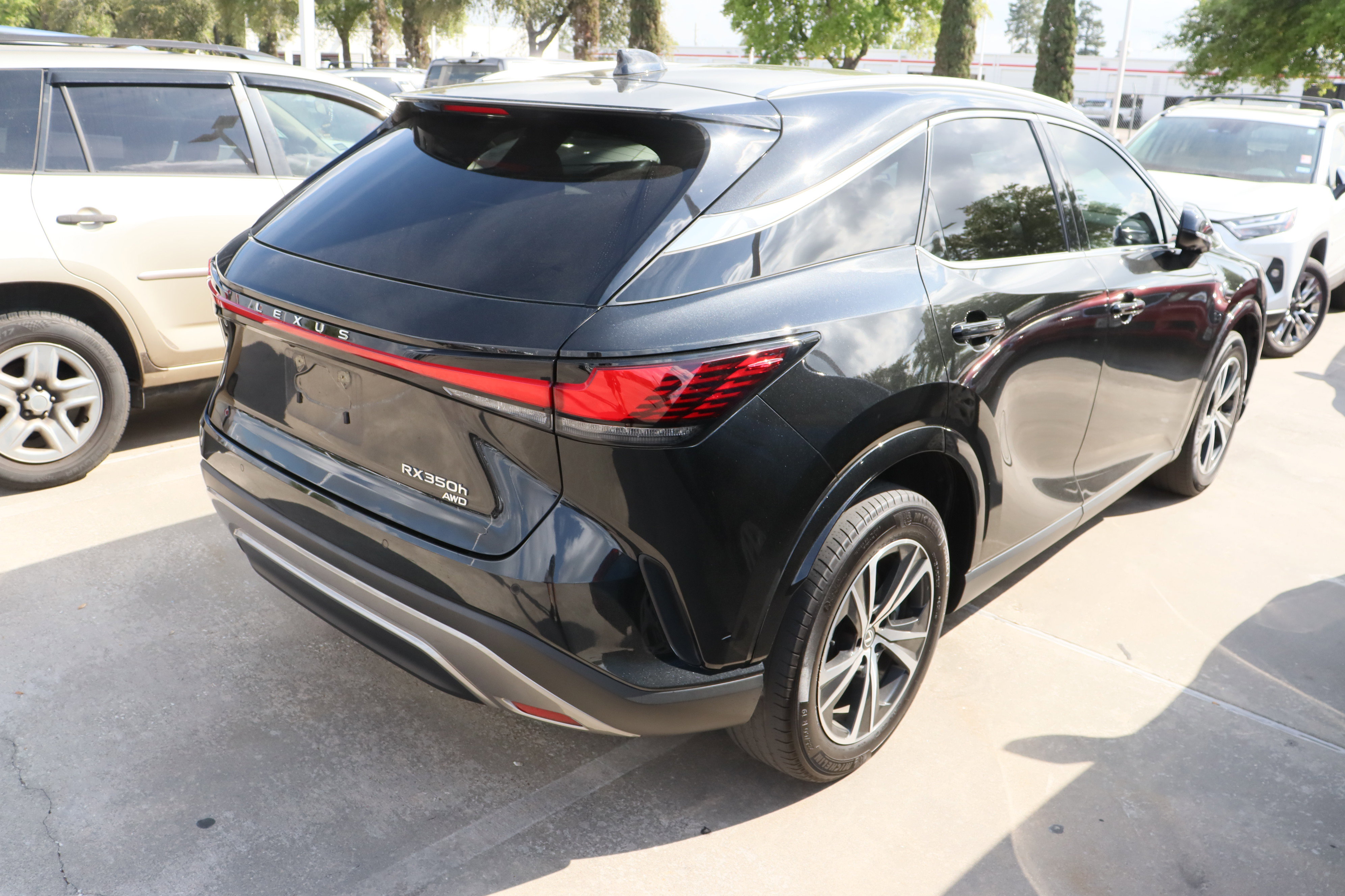 Used 2024 Lexus RX 350h w/ Convenience Package image 11