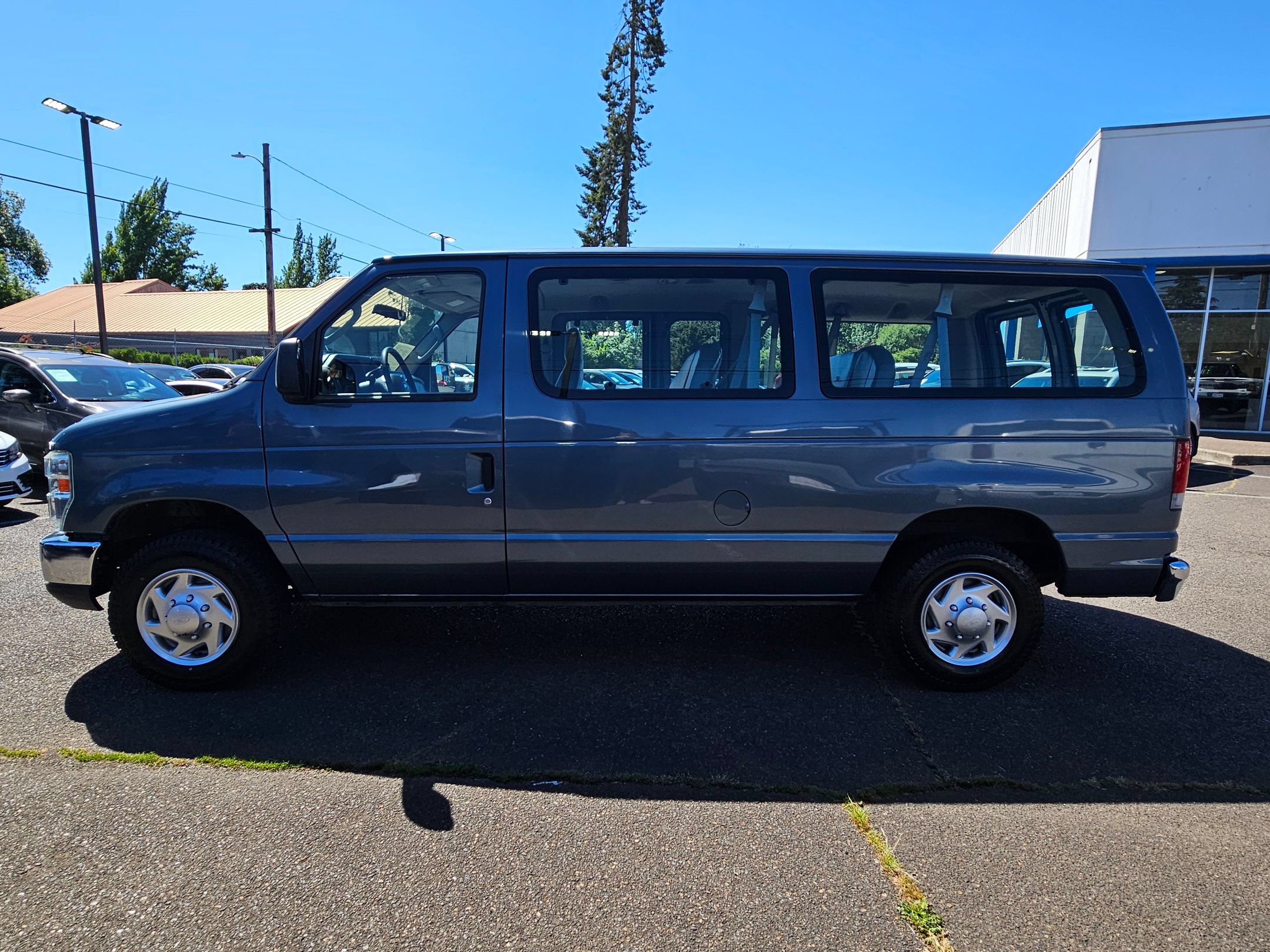 Used 2012 Ford E-150 and Econoline 150 Wagon w/ PWR Windows & Locks Group RWD image 2