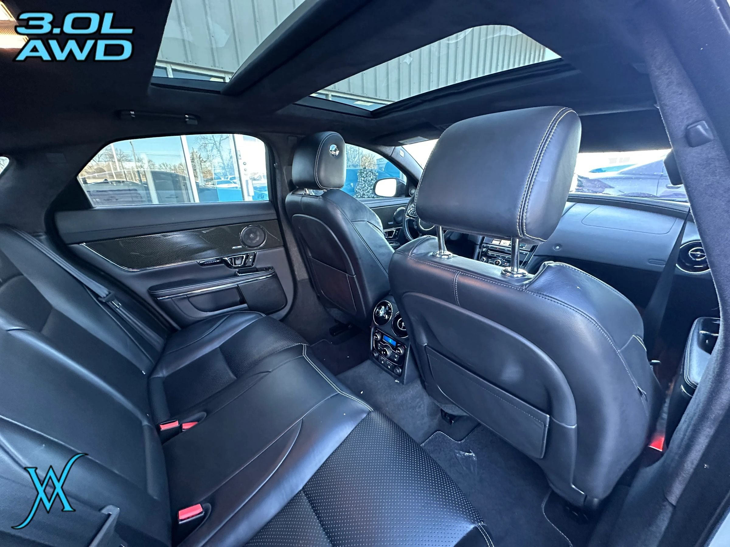 Used 2015 Jaguar XJ AWD image 29