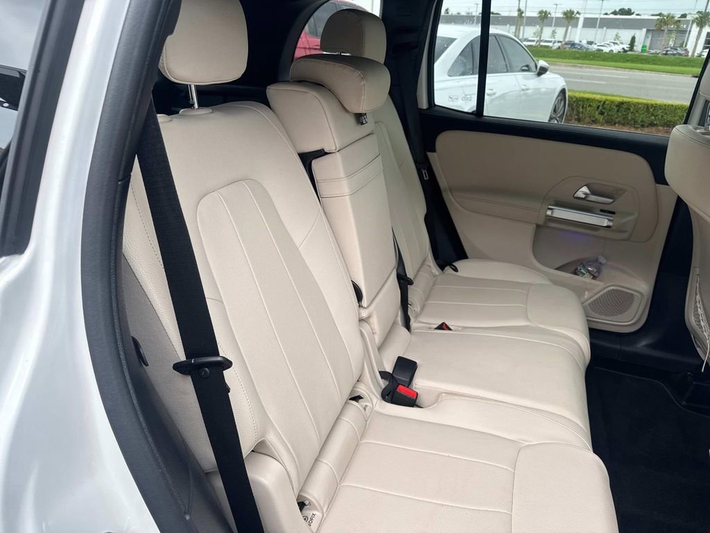 Used 2025 Mercedes-Benz GLB 250 image 9