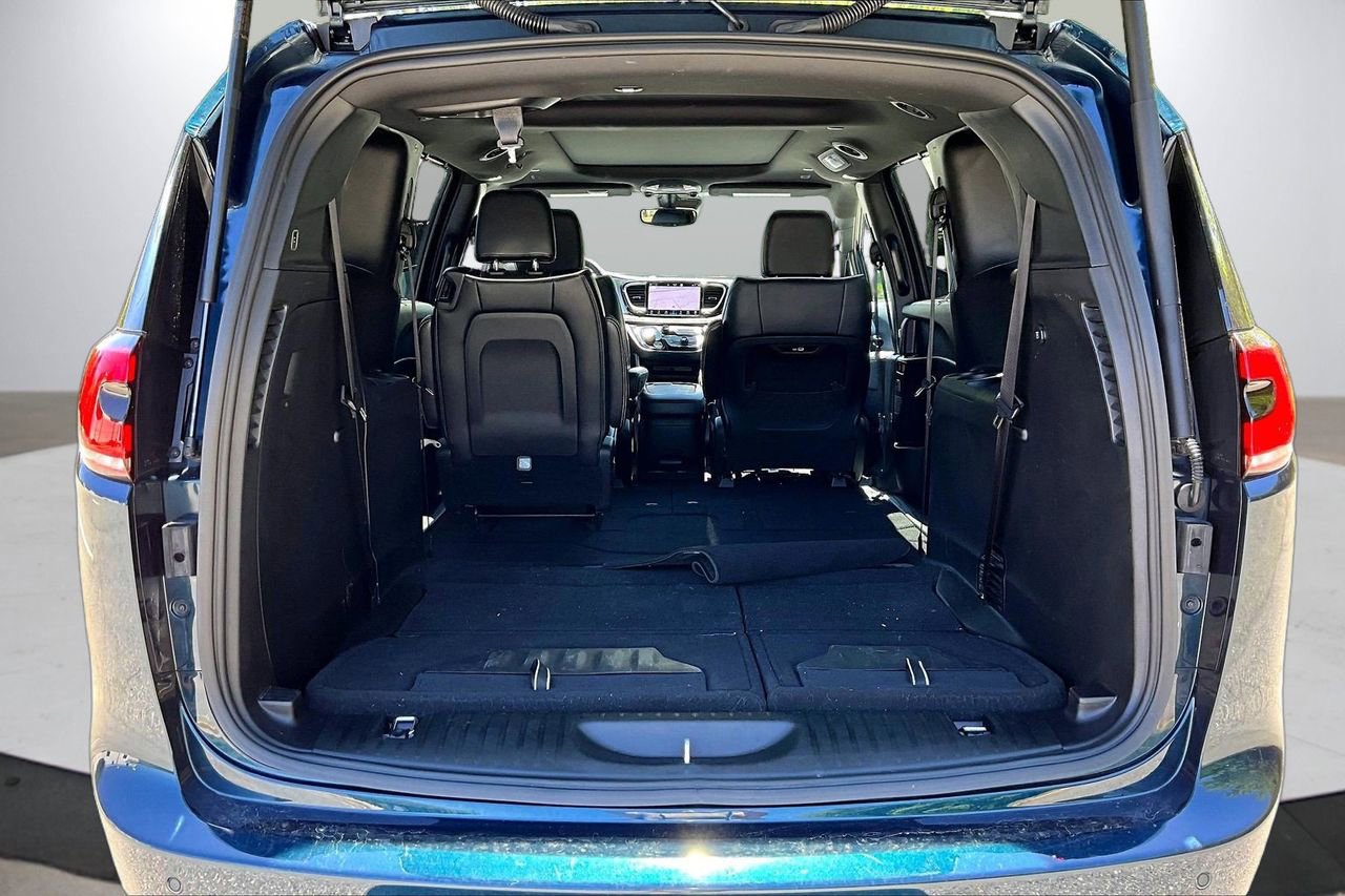 Used 2025 Chrysler Pacifica Limited FWD image 23