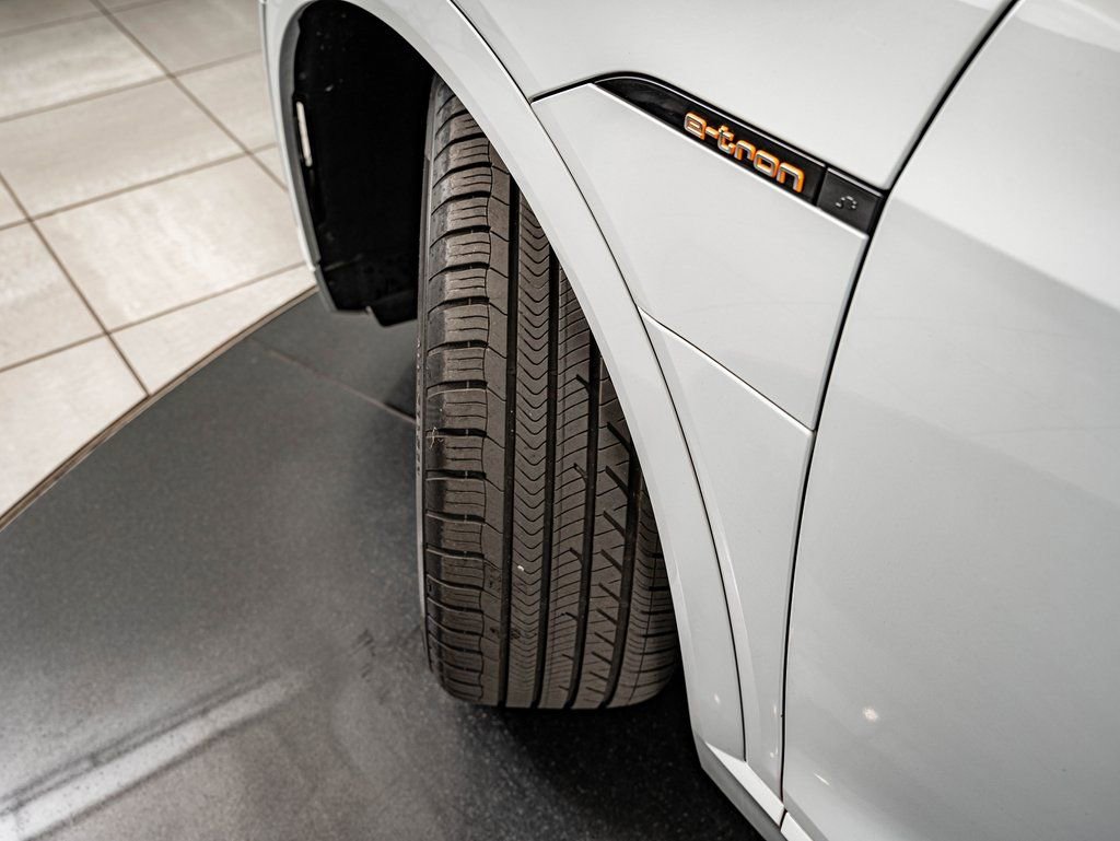 Used 2021 Audi e-tron Premium w/ Convenience Plus Package AWD/4WD image 40