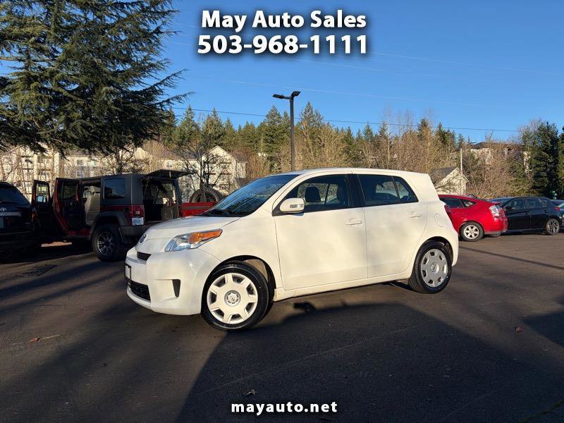 Used 2010 Scion xD image 1