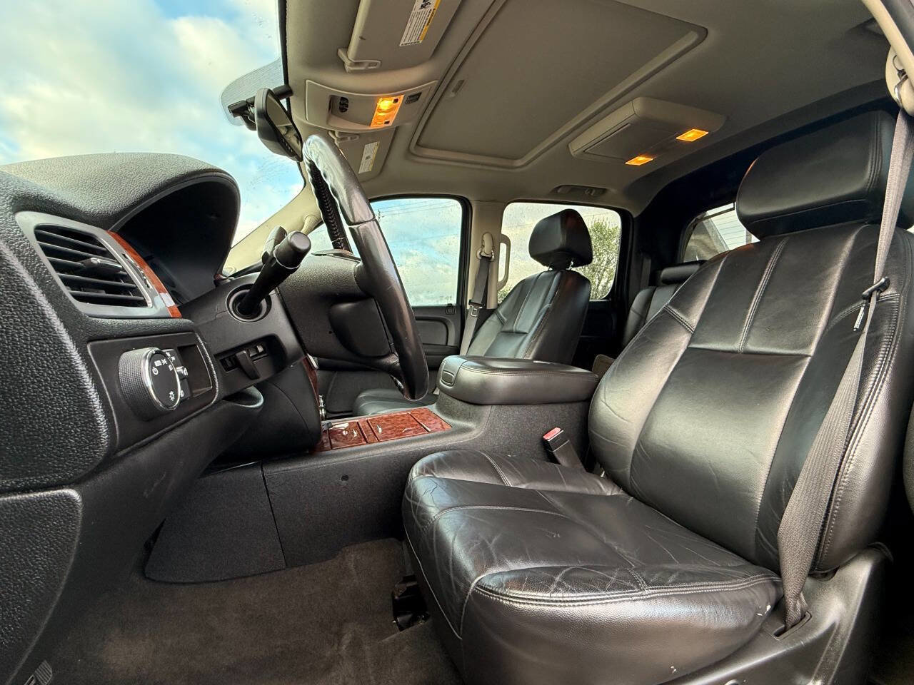 Used 2008 Chevrolet Avalanche LTZ w/ LTZ Preferred Equipment Group image 7