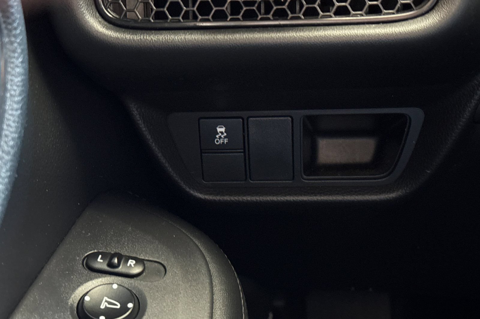 Used 2024 Honda HR-V LX image 37