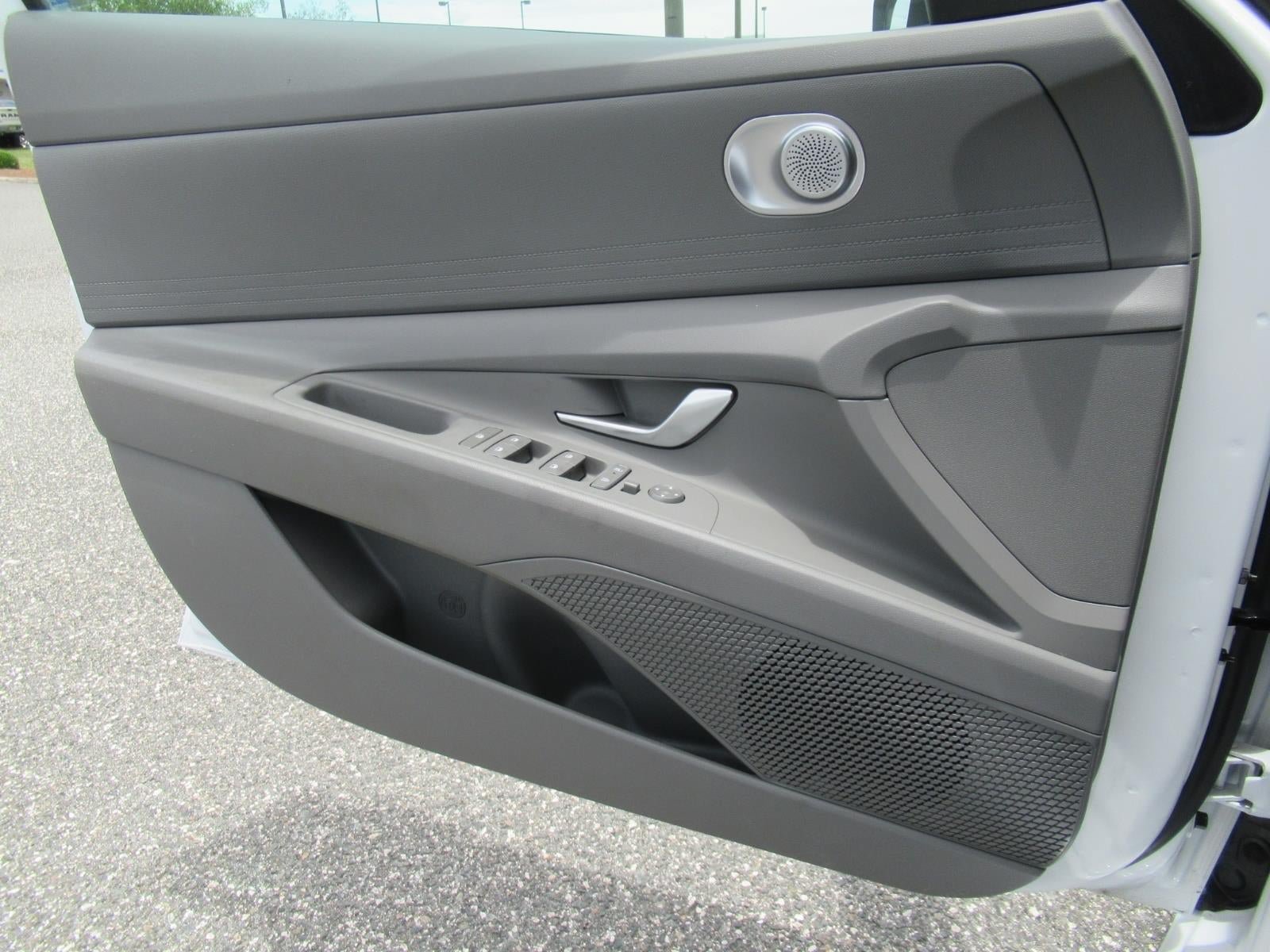 Used 2024 Hyundai Elantra SEL FWD image 19