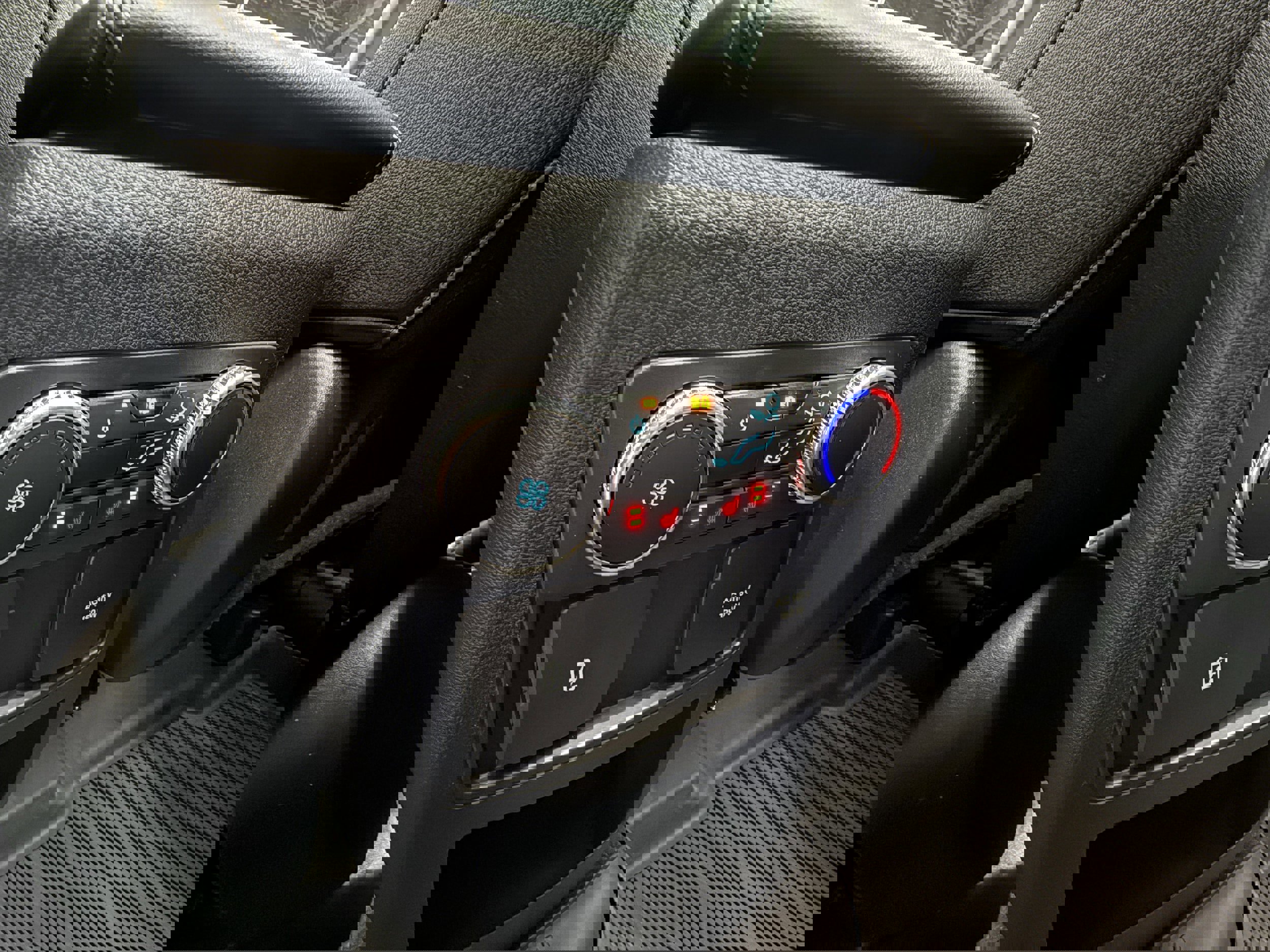 Used 2021 Ford Explorer Limited w/ Class III Trailer Tow Package image 24