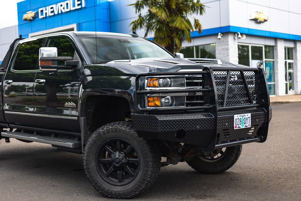 Used 2019 Chevrolet Silverado 3500 High Country AWD/4WD image 3