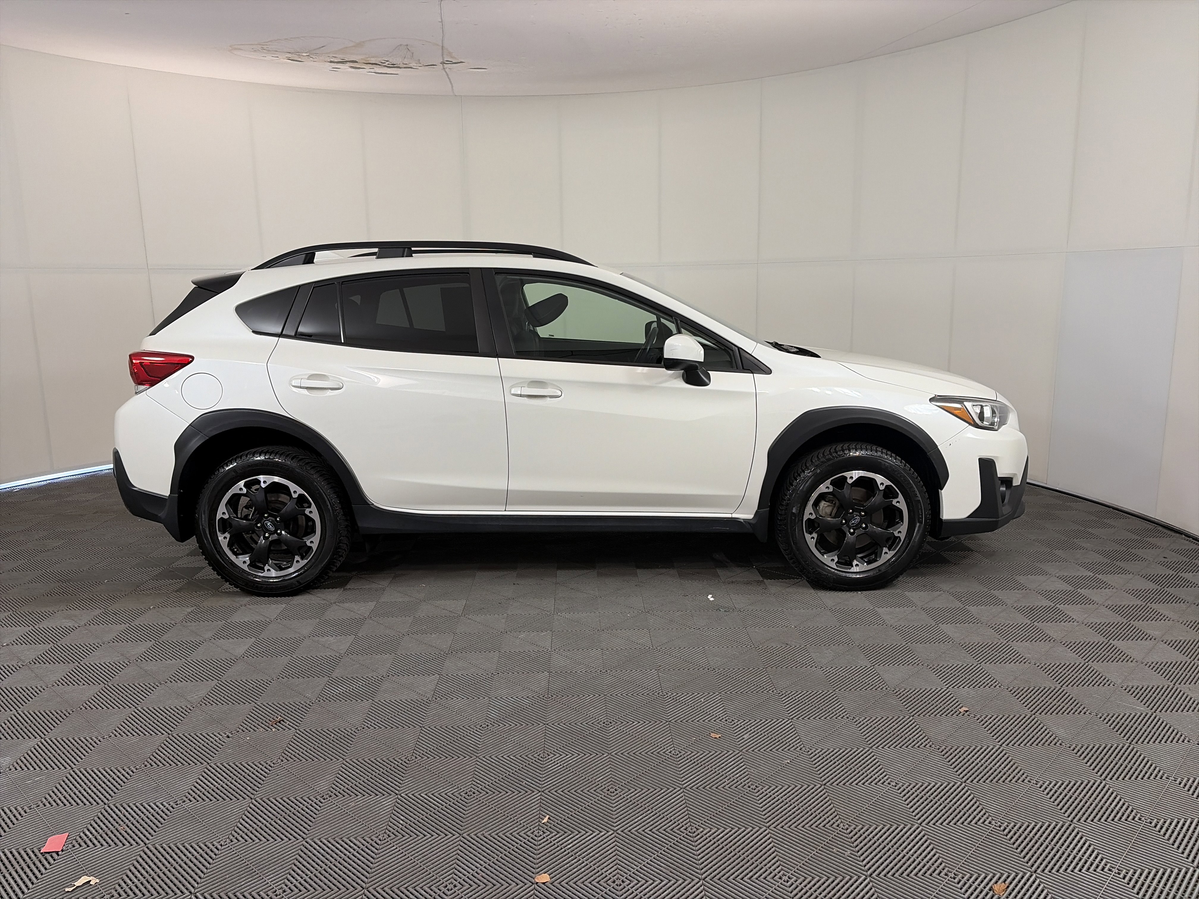 Used 2021 Subaru Crosstrek 2.0i Premium w/ Moonroof Package image 4
