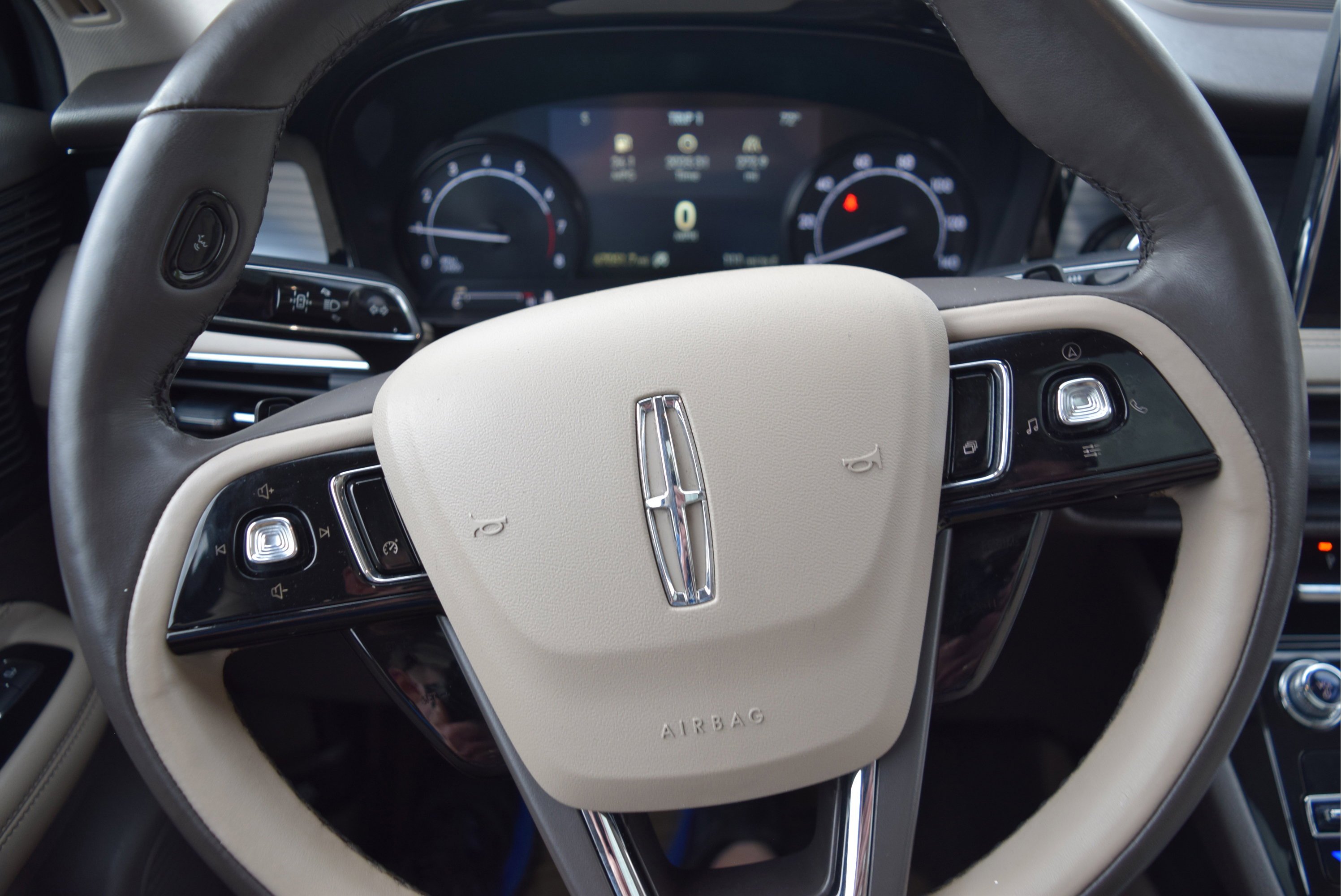 Used 2021 Lincoln Corsair AWD w/ Premium Package image 11