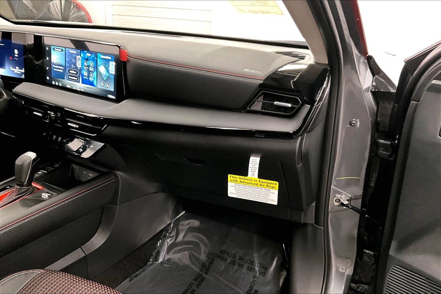 New 2026 Nissan Kicks SR w/ Cold Weather Package FWD image 31