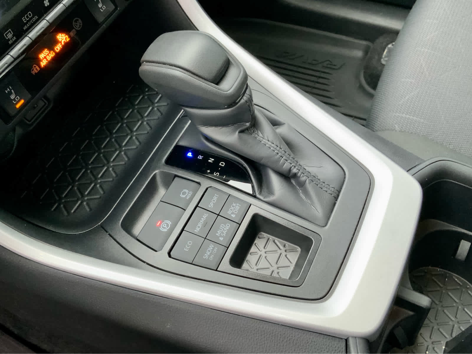 Used 2025 Toyota RAV4 XLE w/ Convenience Package image 45