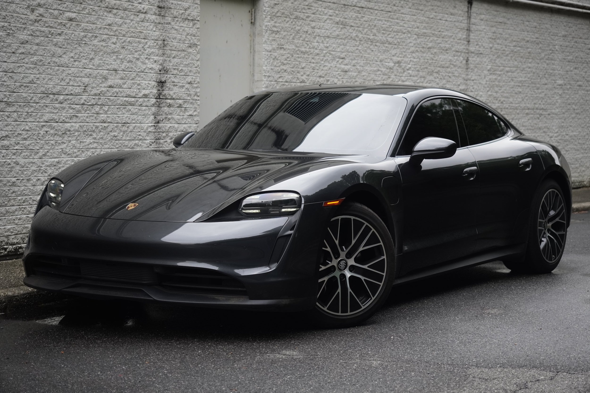 Used 2021 Porsche Taycan RWD image 2