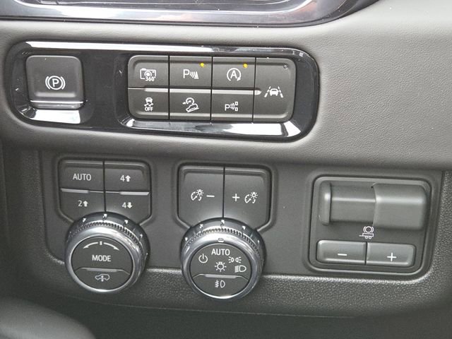 New 2026 GMC Yukon XL AT4 Ultimate w/ LPO, Illumination Package AWD/4WD image 13