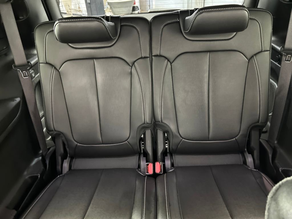 Used 2024 Jeep Grand Cherokee L Limited w/ Black Appearance Package image 20