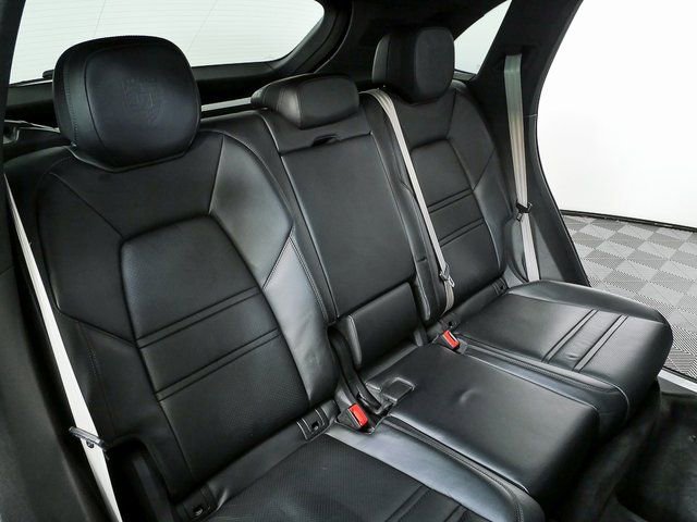 Used 2023 Porsche Cayenne image 23