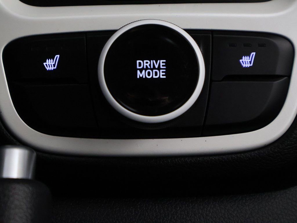 Certified 2025 Hyundai Venue Limited image 40