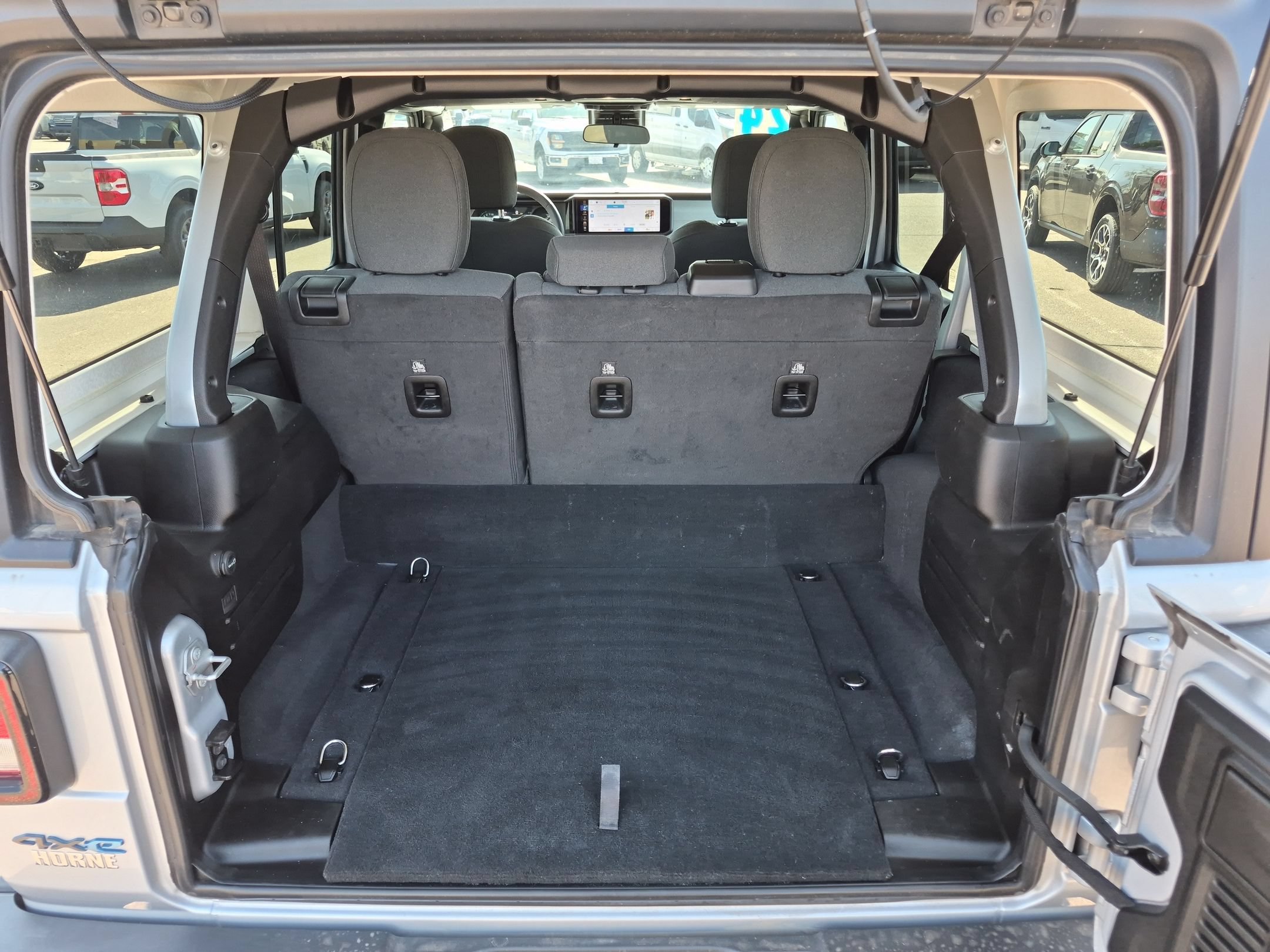 Used 2024 Jeep Wrangler Unlimited AWD/4WD image 7