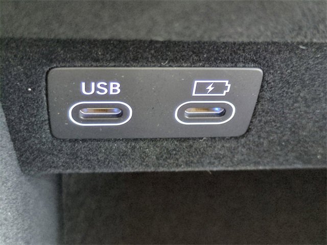 Used 2026 Genesis GV70 2.5T Select image 14