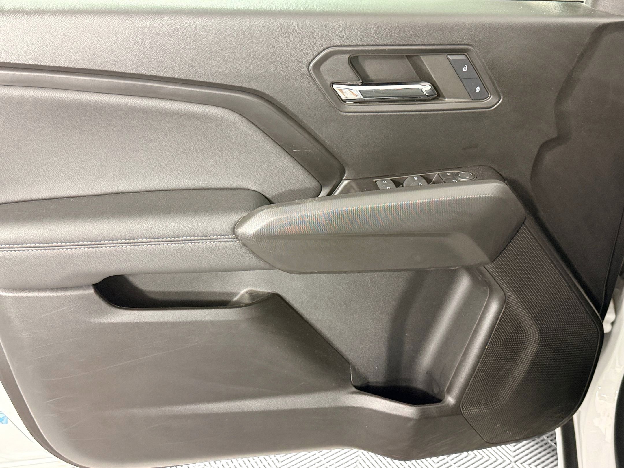 Used 2024 Chevrolet Colorado LT w/ LT Convenience Package image 27