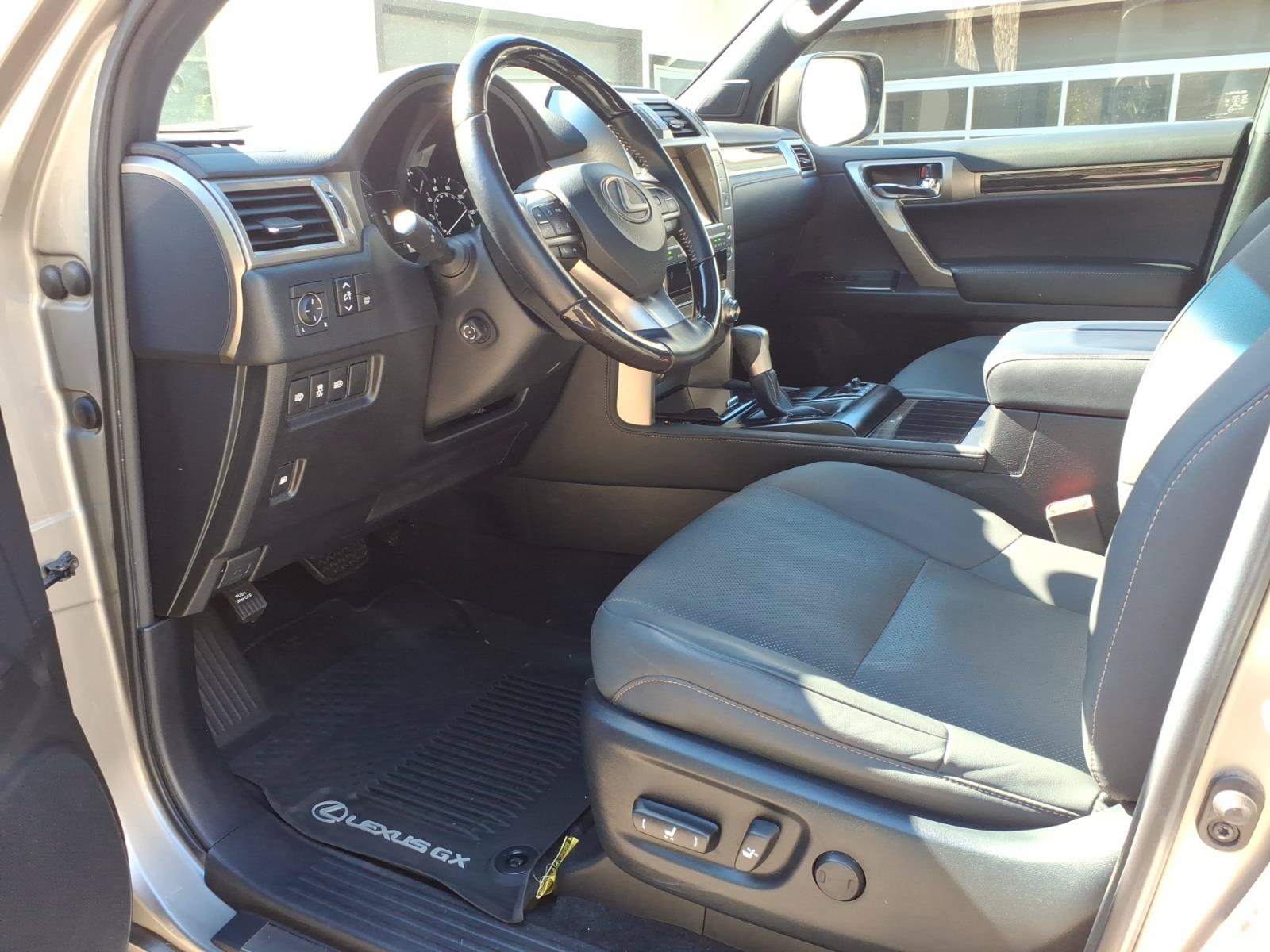 Used 2020 Lexus GX 460 Premium w/ Premium Package AWD/4WD image 17