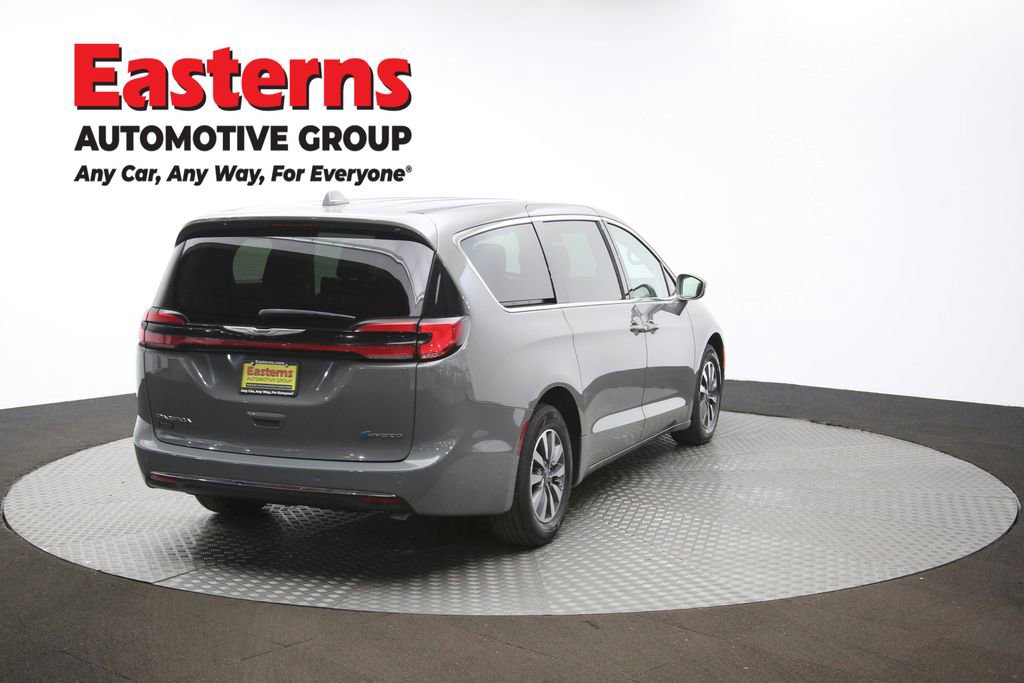 Used 2022 Chrysler Pacifica Touring-L image 40