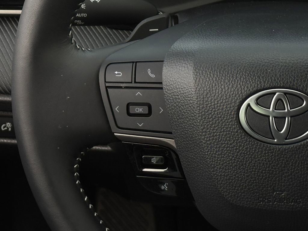 Used 2025 Toyota Camry SE FWD image 15