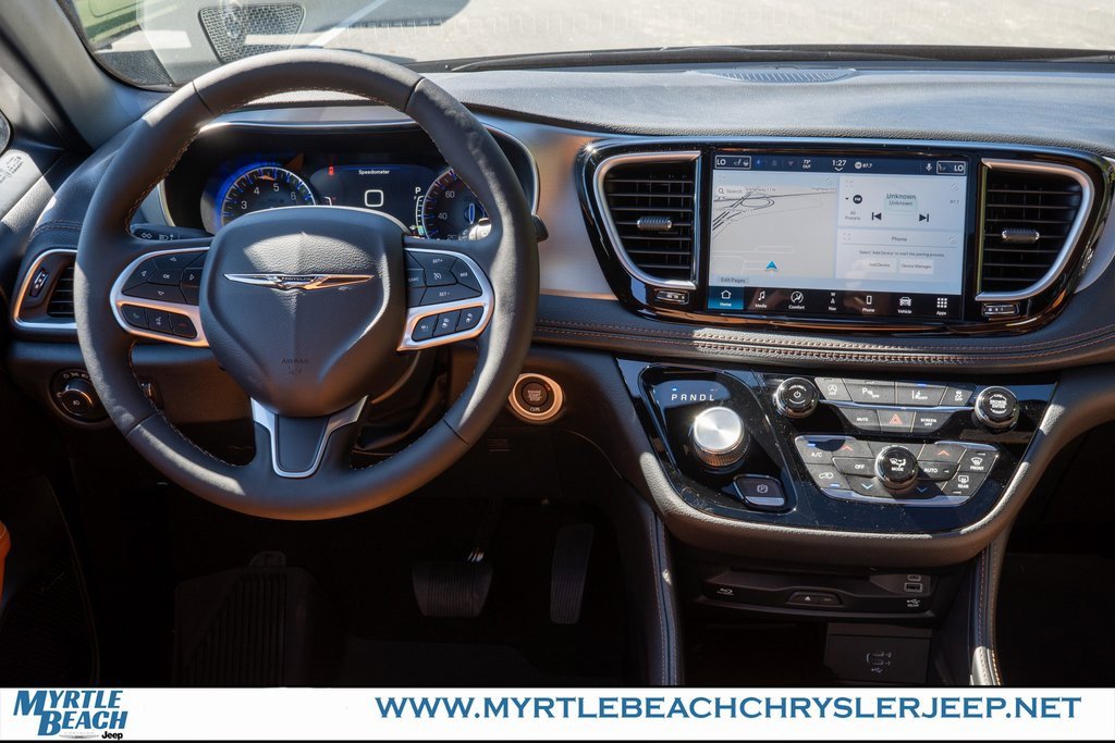 New 2026 Chrysler Pacifica Pinnacle image 15