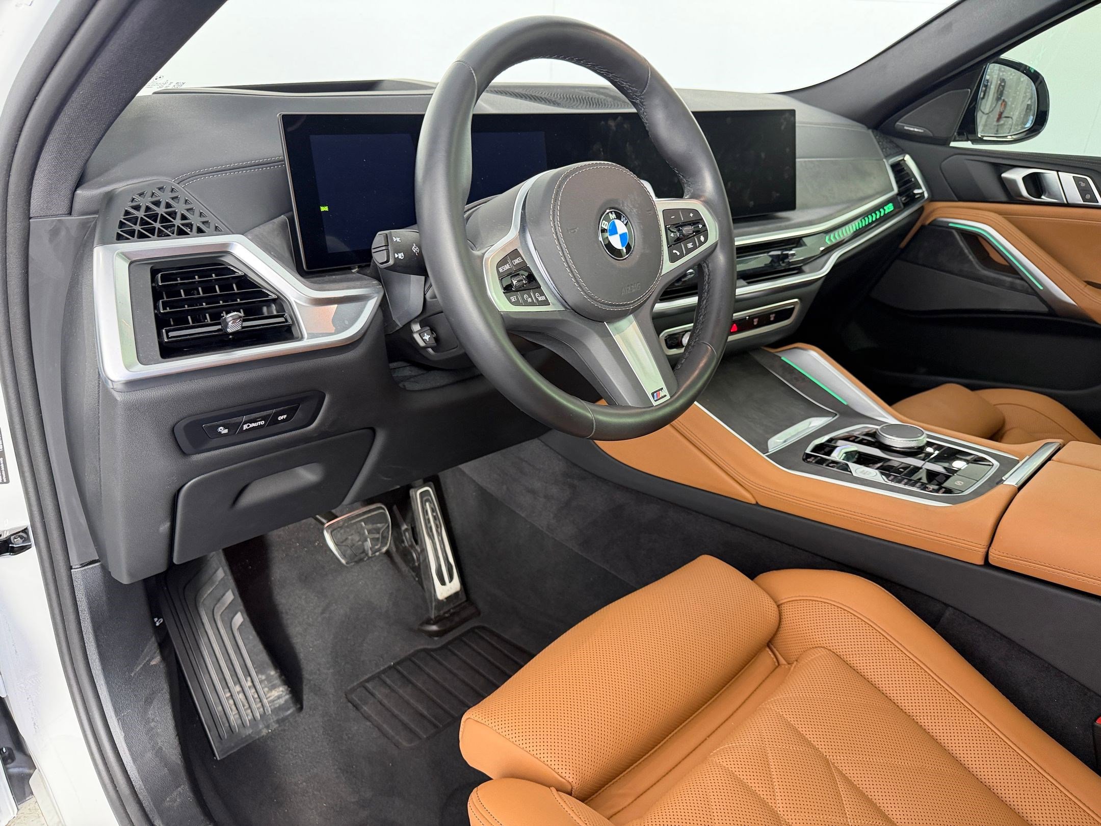 Certified 2025 BMW X6 xDrive40i w/ Premium Package AWD/4WD image 4