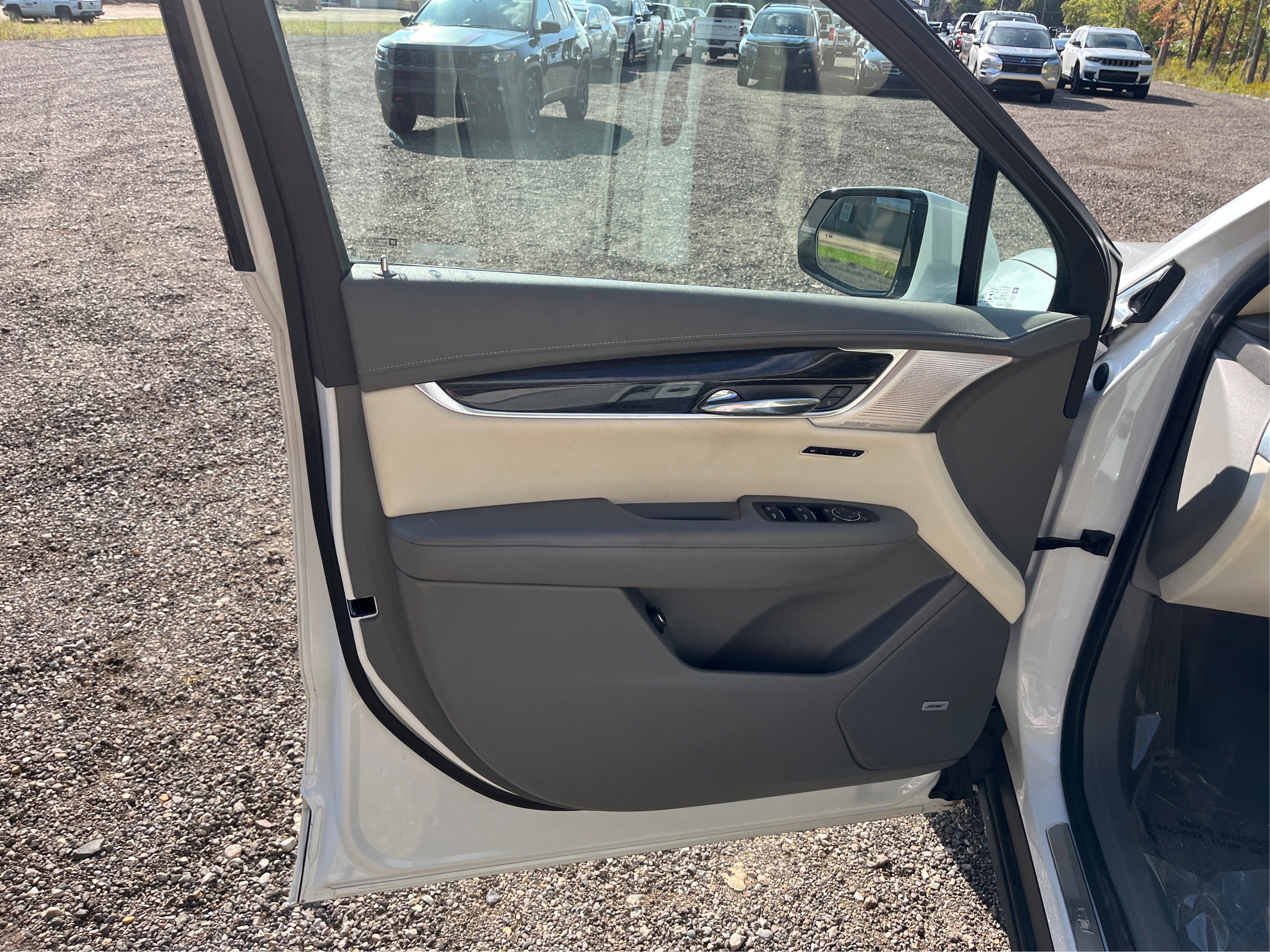 Used 2022 Cadillac XT6 Premium Luxury w/ Technology Package AWD/4WD image 24
