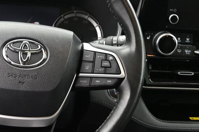 Used 2023 Toyota Highlander XLE AWD/4WD image 29