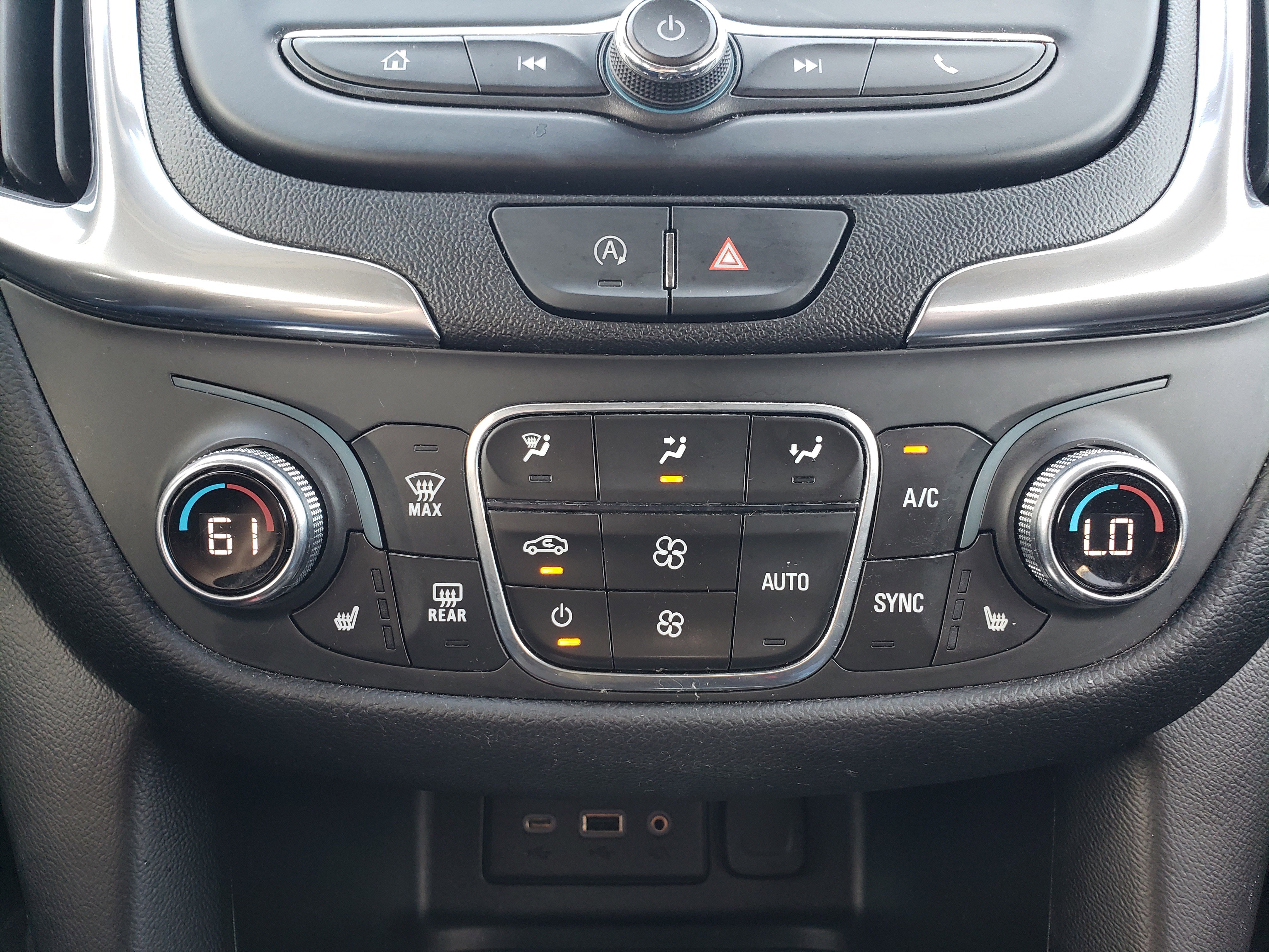 Used 2022 Chevrolet Equinox LT w/ Driver Convenience Package image 22