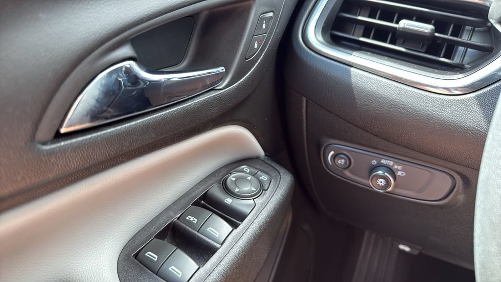 Used 2020 Chevrolet Equinox LT FWD image 19
