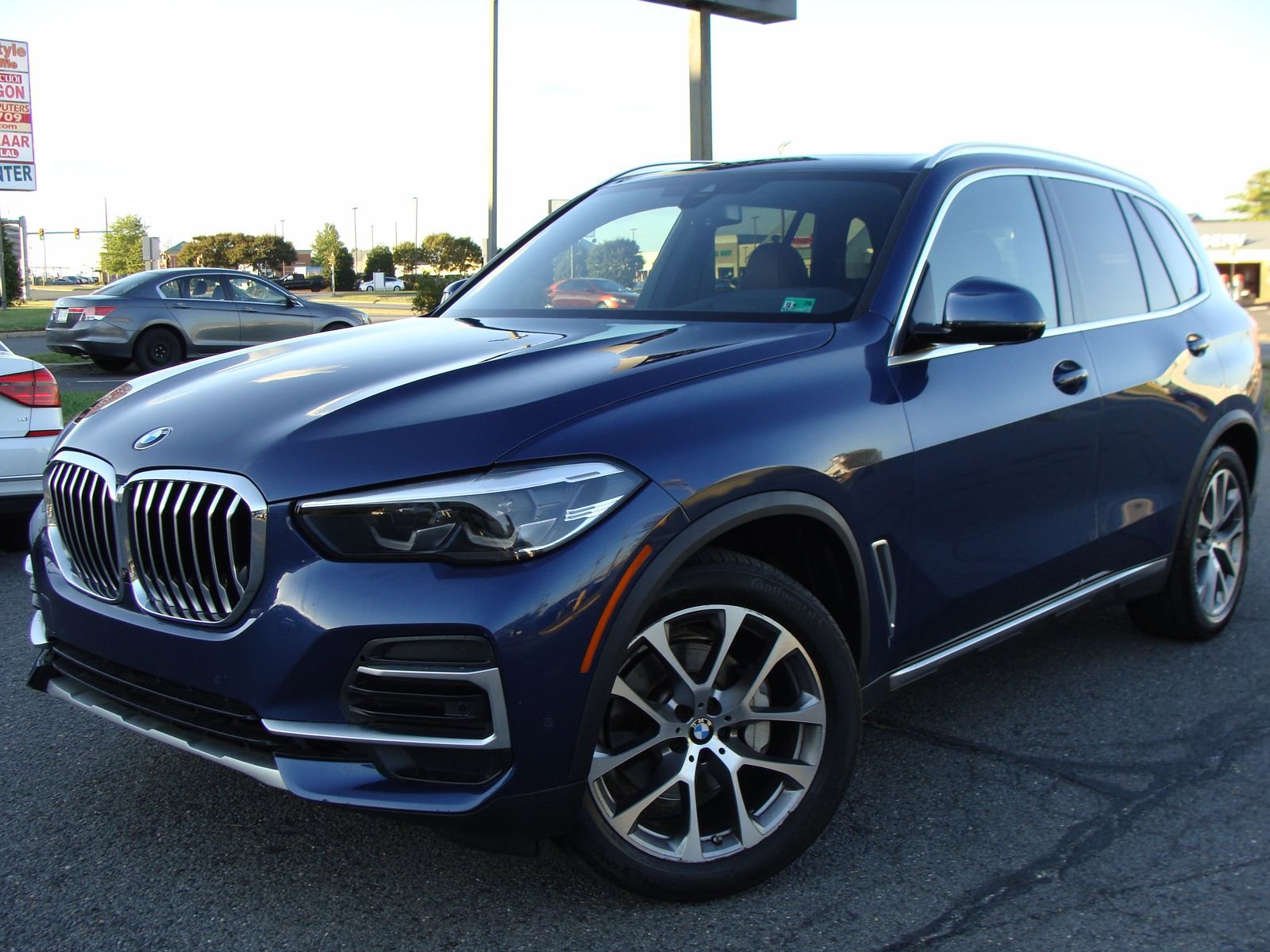 Used 2022 BMW X5 xDrive40i w/ Premium Package image 3
