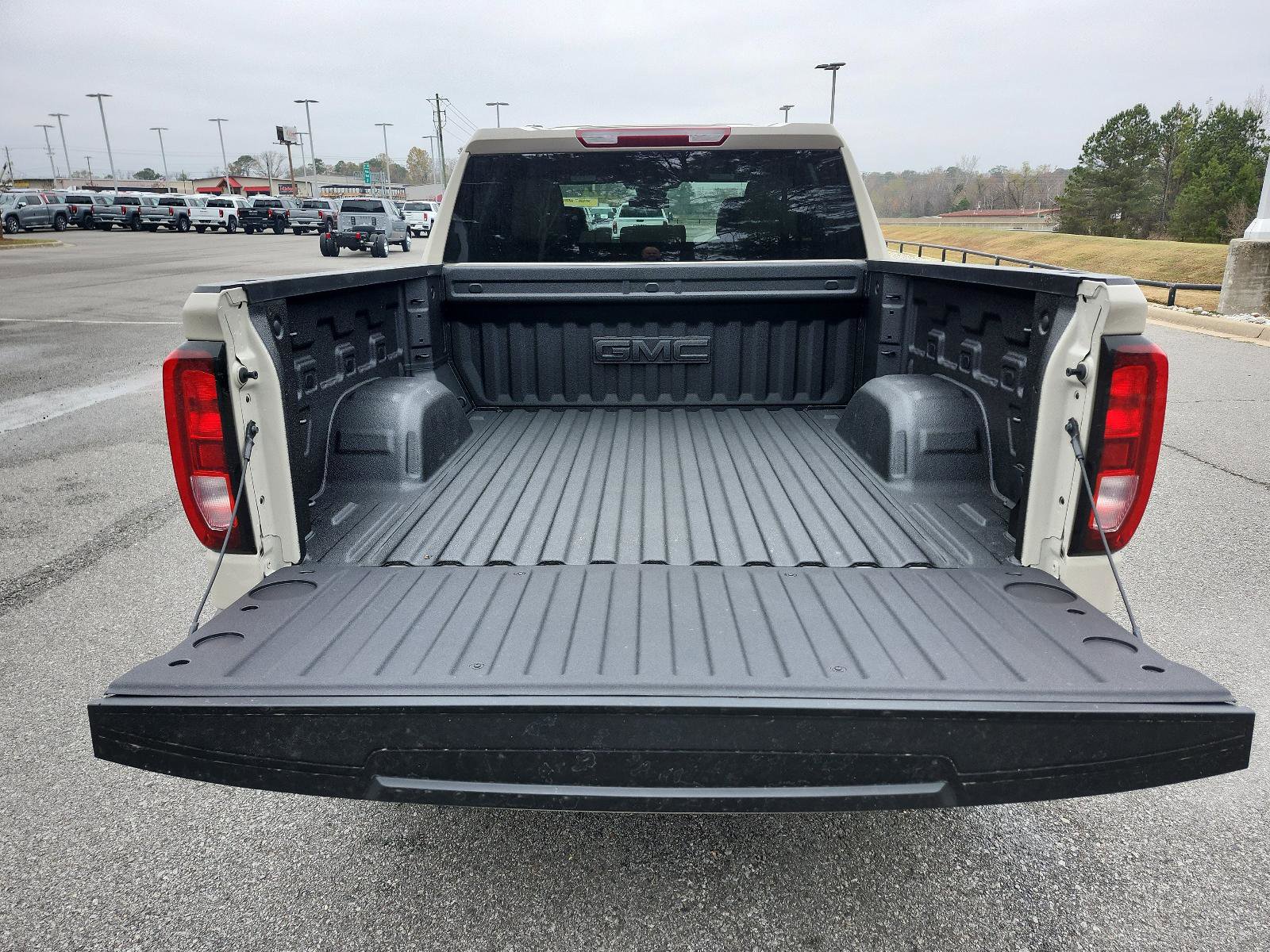 New 2026 GMC Sierra 1500 SLE AWD/4WD image 9