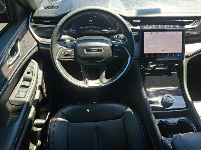 Used 2025 Jeep Grand Cherokee Limited AWD/4WD image 11